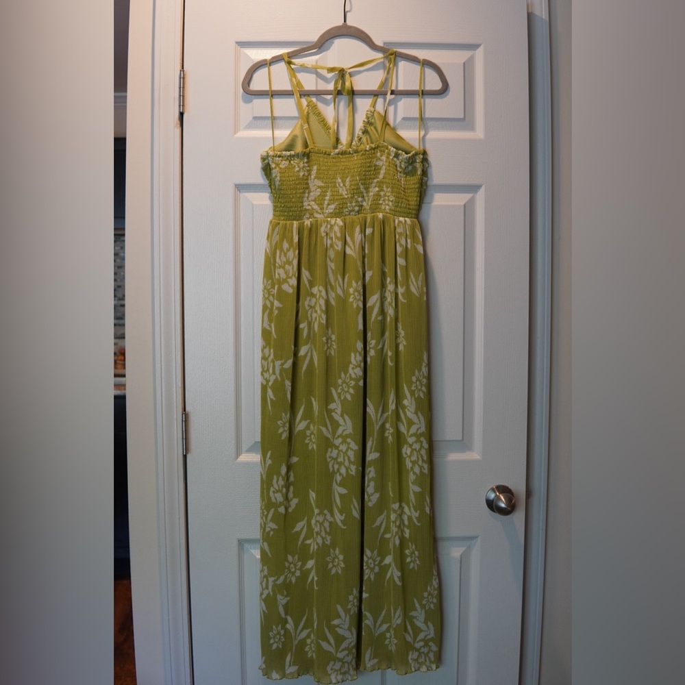 Formal floral dress, size medium - Picture 2 of 6